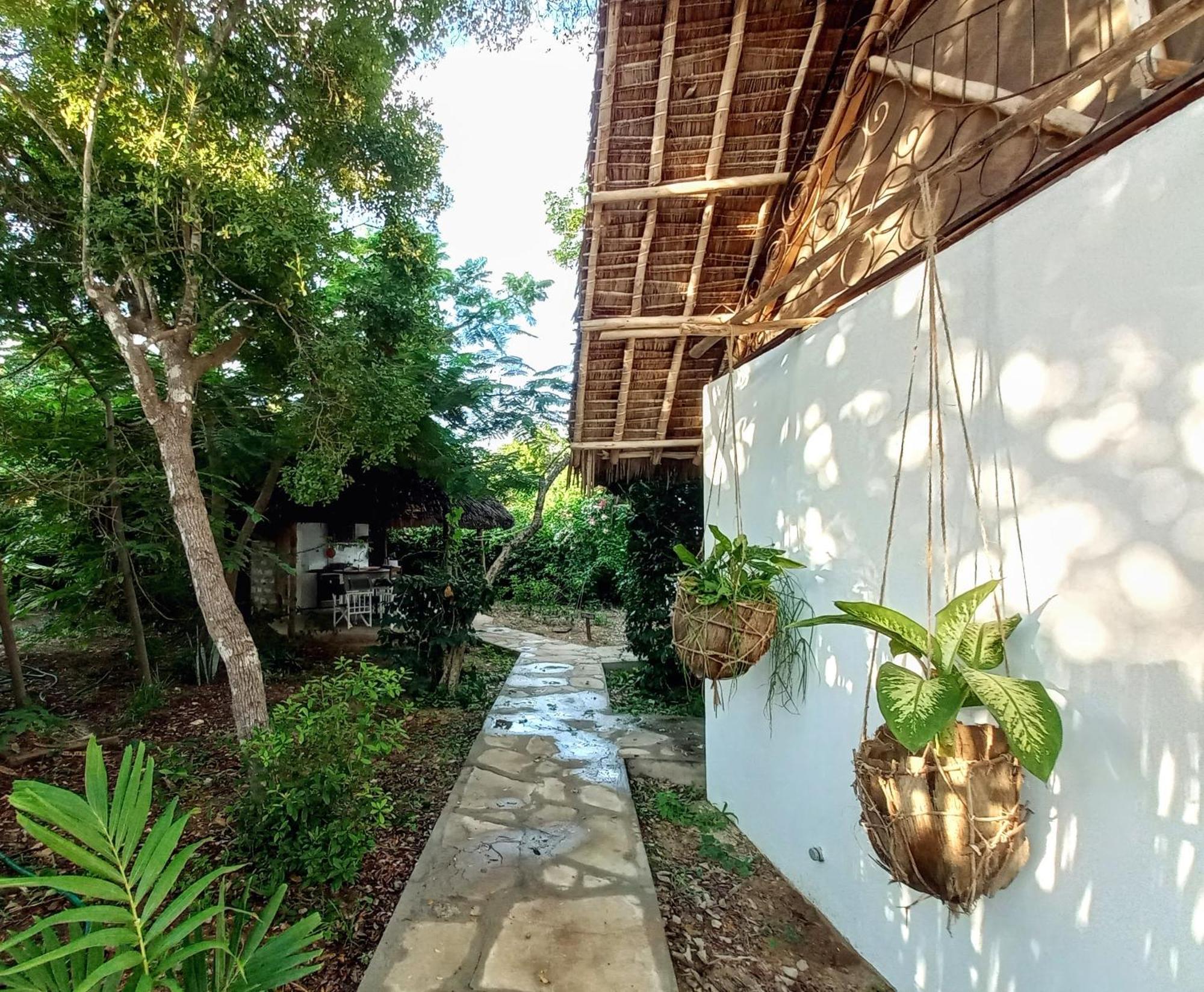 Watamu Beach Cottages B&B Exterior photo